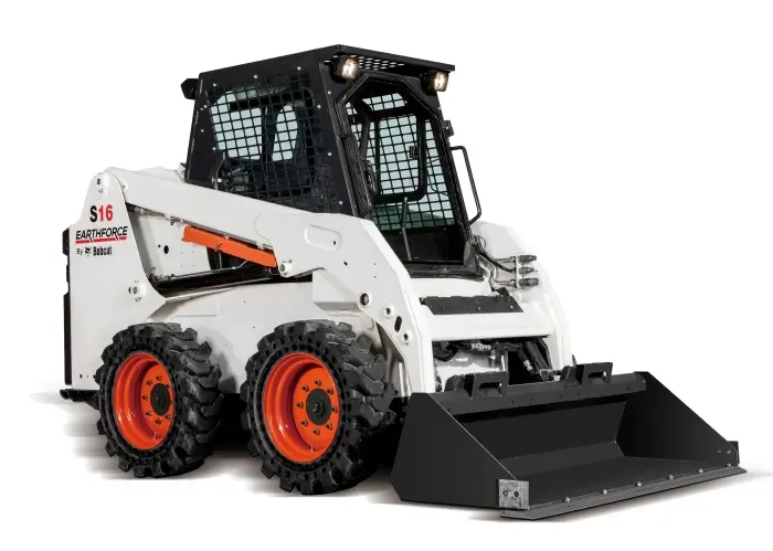 Мини-погрузчик Bobcat S16 студийное фото