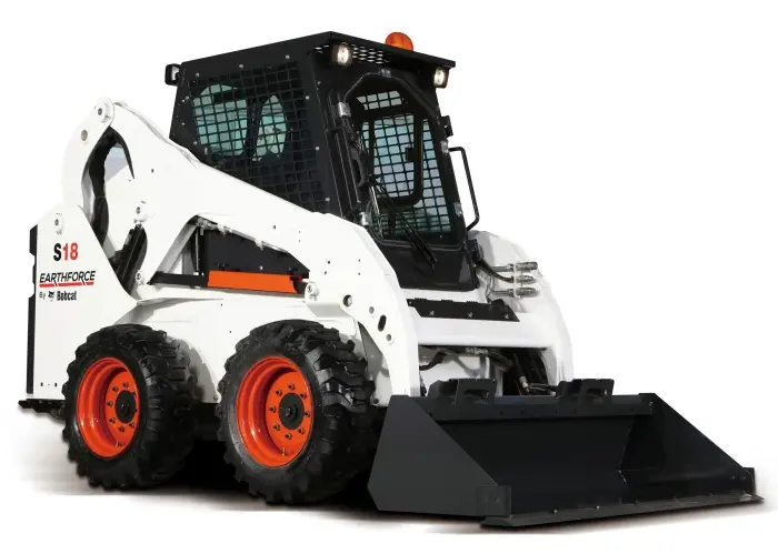 Мини-погрузчик Bobcat S18 студийное фото