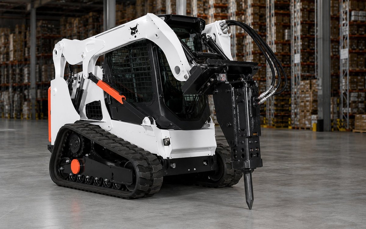 Мини-погрузчик Bobcat T590 с гидромолотом