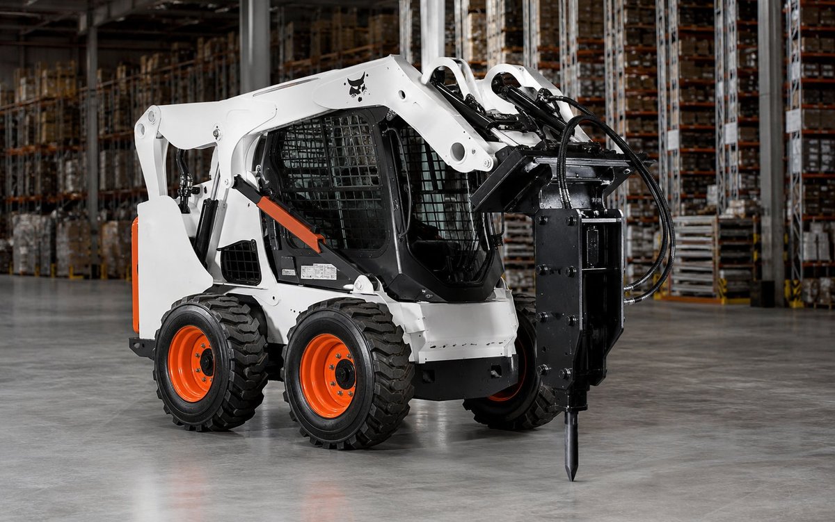 Мини-погрузчик Bobcat S530 с гидромолотом
